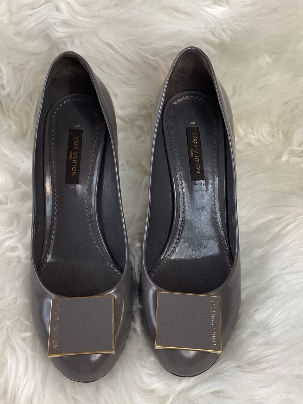 Louis Vuitton Gray Leather Round-Toe Pumps with Gold-Edged Toe Plaques